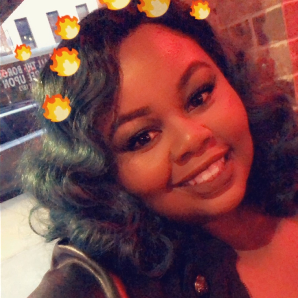 Meet your Posher, Latisha